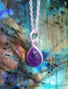 Stunning Teardrop Necklace mounted in Silver with a choice of Amethyst, Amber, Moonstone, Labradorite Gemstones